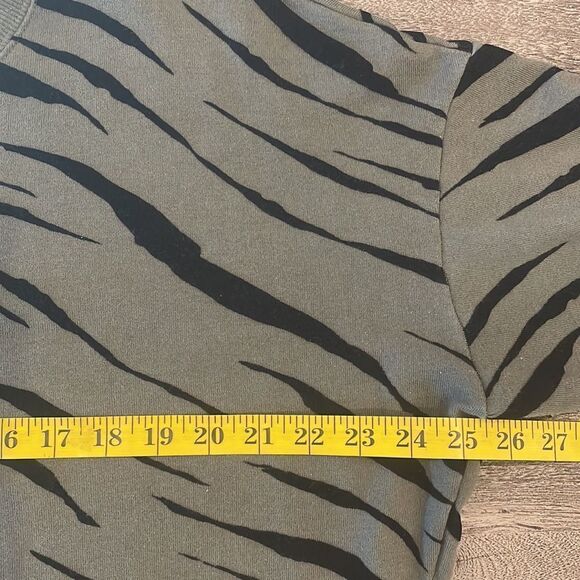 Rails Marlo Olive Flocked Tiger Sweatshirt size Large - Picture 7 of 9